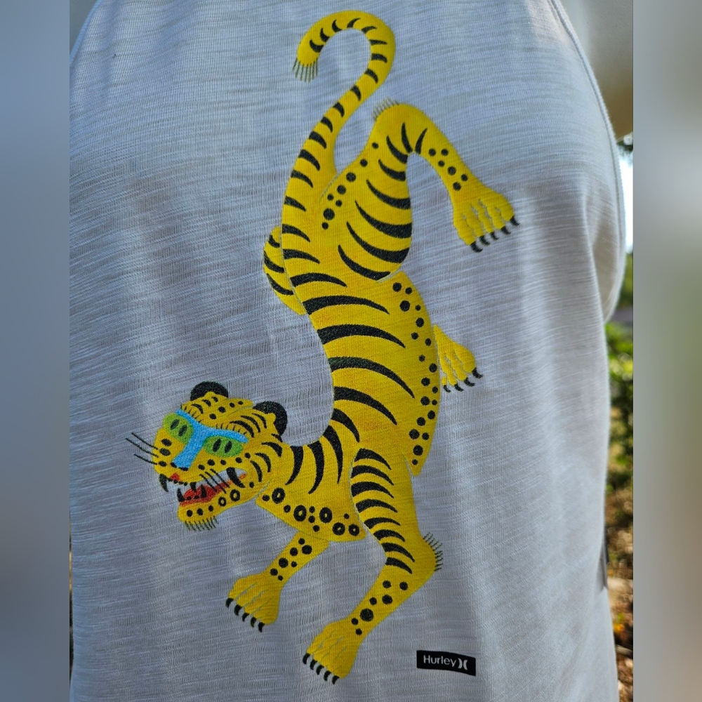 Hurley Women’s Nike DRI-FIT Tiger Party Graphic Spaghetti Strap Top - Picture 7 of 11